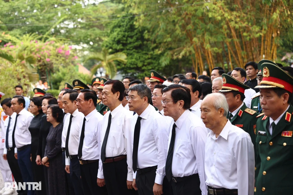 Thủ tướng dự lễ triển khai quy tập hài cốt liệt sỹ ở Công viên Lê Thị Riêng Thủ tướng dự lễ triển khai quy tập hài cốt liệt sỹ ở Công viên Lê Thị Riêng