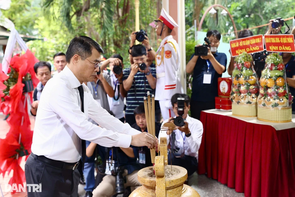Thủ tướng dự lễ triển khai quy tập hài cốt liệt sỹ ở Công viên Lê Thị Riêng Thủ tướng dự lễ triển khai quy tập hài cốt liệt sỹ ở Công viên Lê Thị Riêng