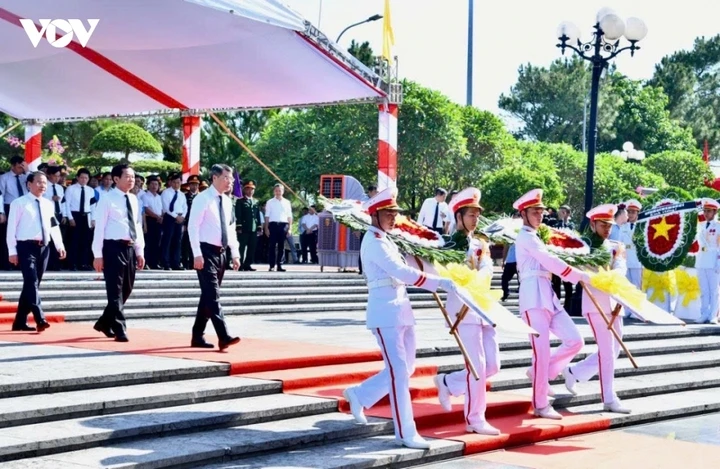 Thủ tướng dự lễ truy điệu, an táng 28 hài cốt liệt sĩ tại Quảng Trị Thủ tướng dự lễ truy điệu, an táng 28 hài cốt liệt sĩ tại Quảng Trị