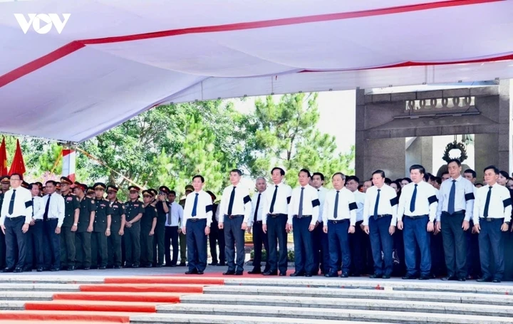 Thủ tướng dự lễ truy điệu, an táng 28 hài cốt liệt sĩ tại Quảng Trị Thủ tướng dự lễ truy điệu, an táng 28 hài cốt liệt sĩ tại Quảng Trị