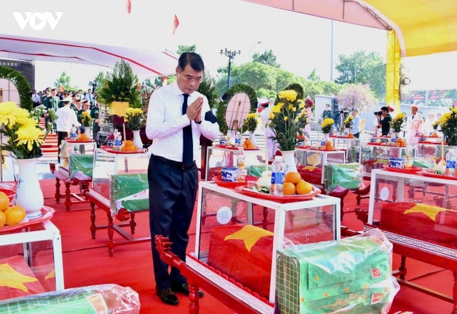 Thủ tướng dự Lễ truy điệu, an táng 28 hài cốt liệt sĩ tại tỉnh Quảng Trị Thủ tướng dự Lễ truy điệu, an táng 28 hài cốt liệt sĩ tại tỉnh Quảng Trị