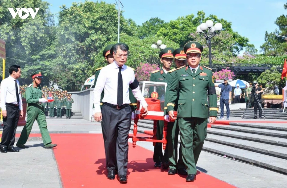 Thủ tướng dự Lễ truy điệu, an táng 28 hài cốt liệt sĩ tại tỉnh Quảng Trị Thủ tướng dự Lễ truy điệu, an táng 28 hài cốt liệt sĩ tại tỉnh Quảng Trị
