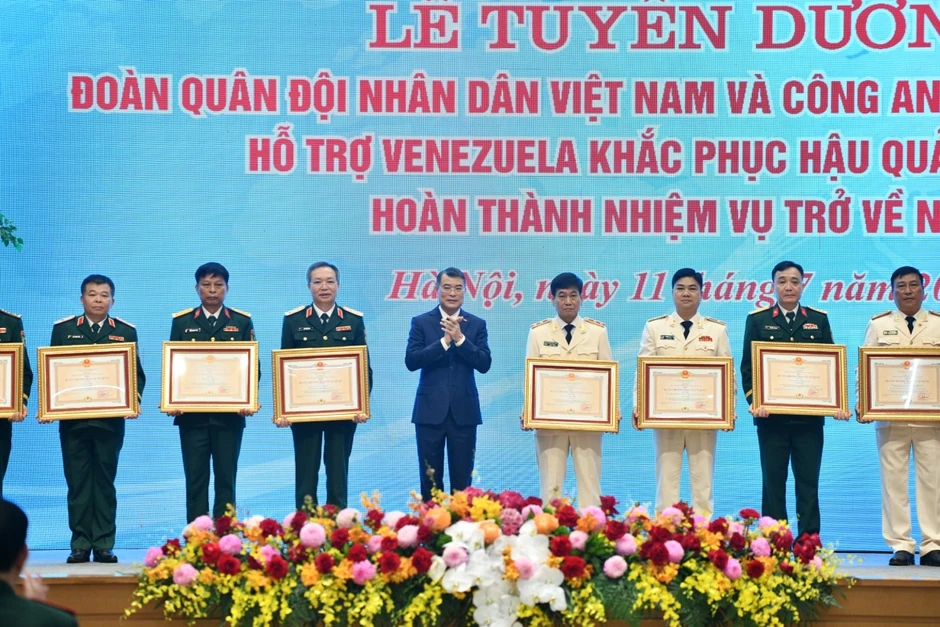 Thủ tướng dự lễ tuyên dương Đoàn hỗ trợ Venezuela khắc phục hậu quả động đất Thủ tướng dự lễ tuyên dương Đoàn hỗ trợ Venezuela khắc phục hậu quả động đất