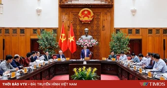 Thủ tướng: Dứt khoát không để thiếu xăng dầu trong mọi trường hợp, xem xét bố trí ngân sách để hỗ trợ bình ổn giá