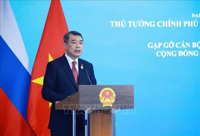 Thủ tướng gặp các cơ quan đại diện và cộng đồng người Việt Nam tại Liên bang Nga Thủ tướng gặp các cơ quan đại diện và cộng đồng người Việt Nam tại Liên bang Nga
