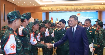 Thủ tướng: Giữa đổ nát, Việt Nam mang đến hy vọng, nghĩa tình