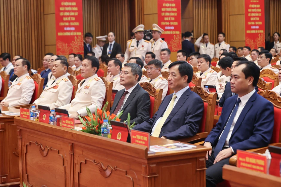 Thủ tướng: Hiện đại hóa phương thức quản trị, xây dựng nền hành chính phục vụ Thủ tướng: Hiện đại hóa phương thức quản trị, xây dựng nền hành chính phục vụ