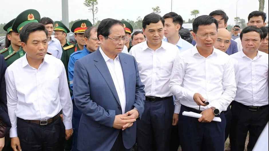 Thủ tướng khảo sát vị trí xây dựng kho dự trữ xăng dầu tại Nghi Sơn