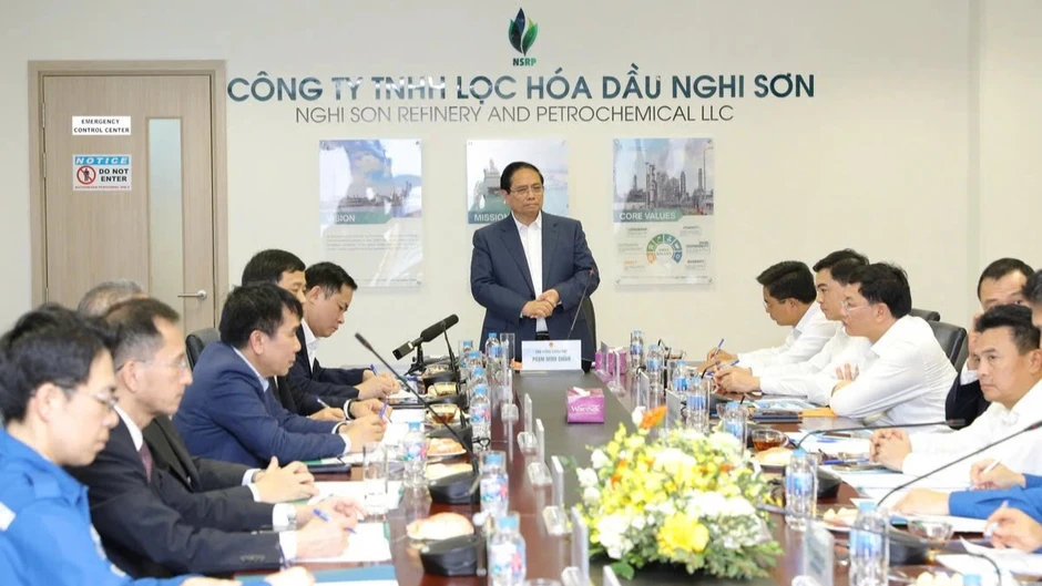 Thủ tướng khảo sát vị trí xây dựng kho dự trữ xăng dầu tại Nghi Sơn