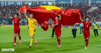 Thủ tướng khen bản lĩnh tuyển Việt Nam trong hành trình giữ ngôi vô địch