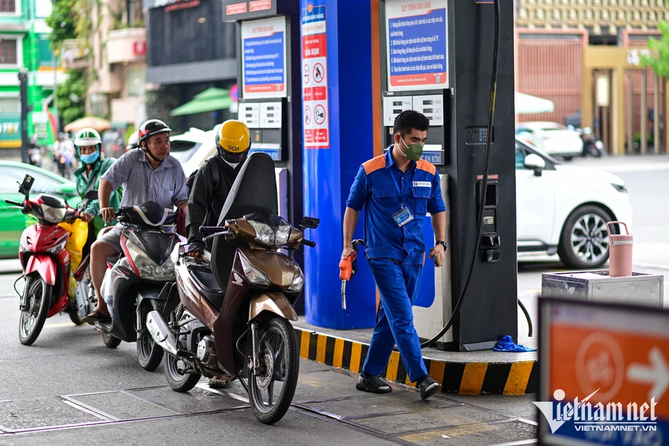 Thủ tướng: Không để tình trạng cửa hàng xăng dầu dừng bán hàng không lý do Thủ tướng: Không để tình trạng cửa hàng xăng dầu dừng bán hàng không lý do