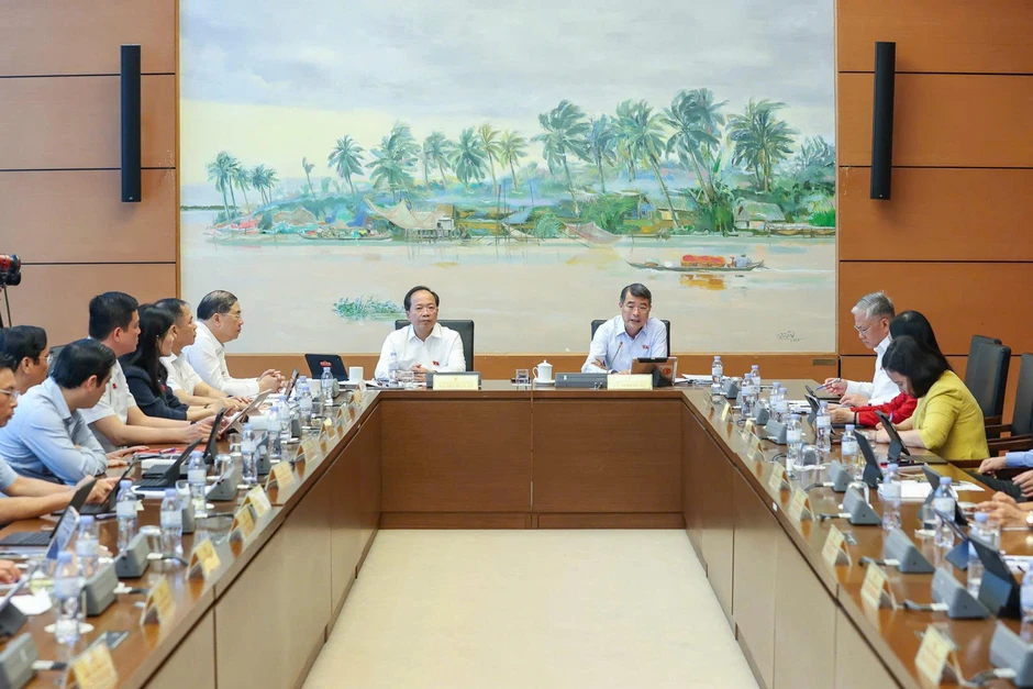 Thủ tướng: Không thể chấp nhận việc người dân phải trả chi phí cao cho thuốc Thủ tướng: Không thể chấp nhận việc người dân phải trả chi phí cao cho thuốc