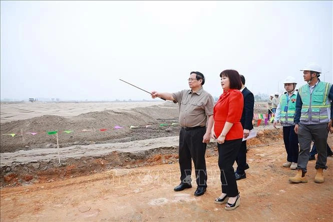 Thủ tướng kiểm tra tiến độ thi công dự án Cảng hàng không quốc tế Gia Bình Thủ tướng kiểm tra tiến độ thi công dự án Cảng hàng không quốc tế Gia Bình