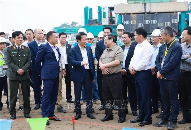 Thủ tướng kiểm tra tiến độ thi công dự án Cảng hàng không quốc tế Gia Bình Thủ tướng kiểm tra tiến độ thi công dự án Cảng hàng không quốc tế Gia Bình