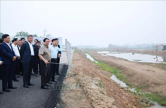Thủ tướng kiểm tra tiến độ thi công dự án Cảng hàng không quốc tế Gia Bình Thủ tướng kiểm tra tiến độ thi công dự án Cảng hàng không quốc tế Gia Bình