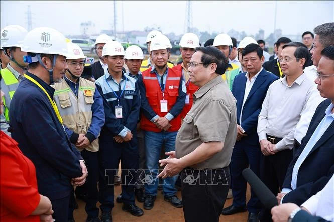 Thủ tướng kiểm tra tiến độ thi công dự án Cảng hàng không quốc tế Gia Bình Thủ tướng kiểm tra tiến độ thi công dự án Cảng hàng không quốc tế Gia Bình