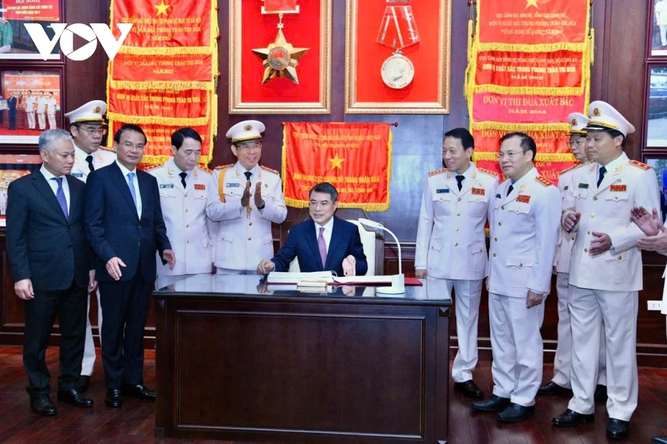 Thủ tướng: Kiên quyết không để bị động, bất ngờ trước mọi loại hình tội phạm