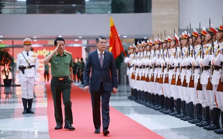 Thủ tướng: Kiến tạo môi trường an ninh, an toàn cho phát triển để đất nước bứt phá đi lên Thủ tướng: Kiến tạo môi trường an ninh, an toàn cho phát triển để đất nước bứt phá đi lên