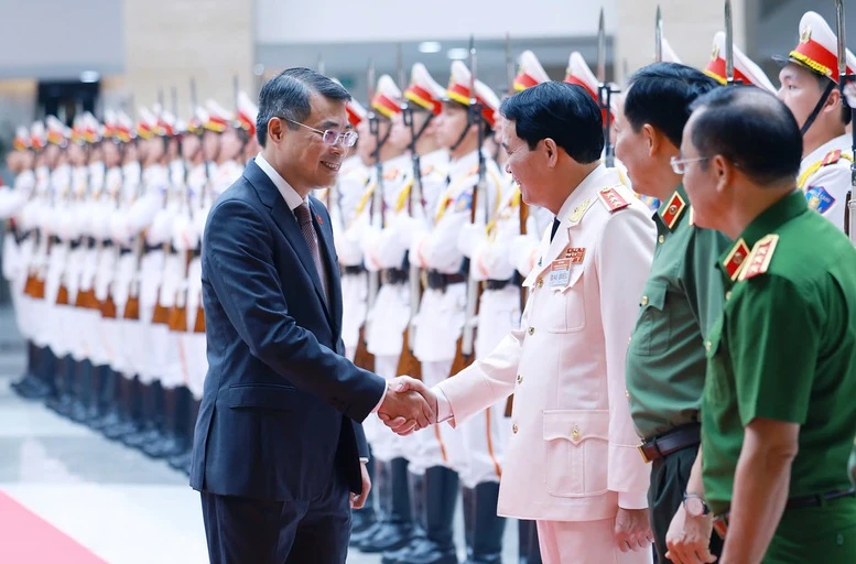 Thủ tướng: Kiến tạo môi trường an ninh, an toàn cho phát triển để đất nước bứt phá đi lên Thủ tướng: Kiến tạo môi trường an ninh, an toàn cho phát triển để đất nước bứt phá đi lên