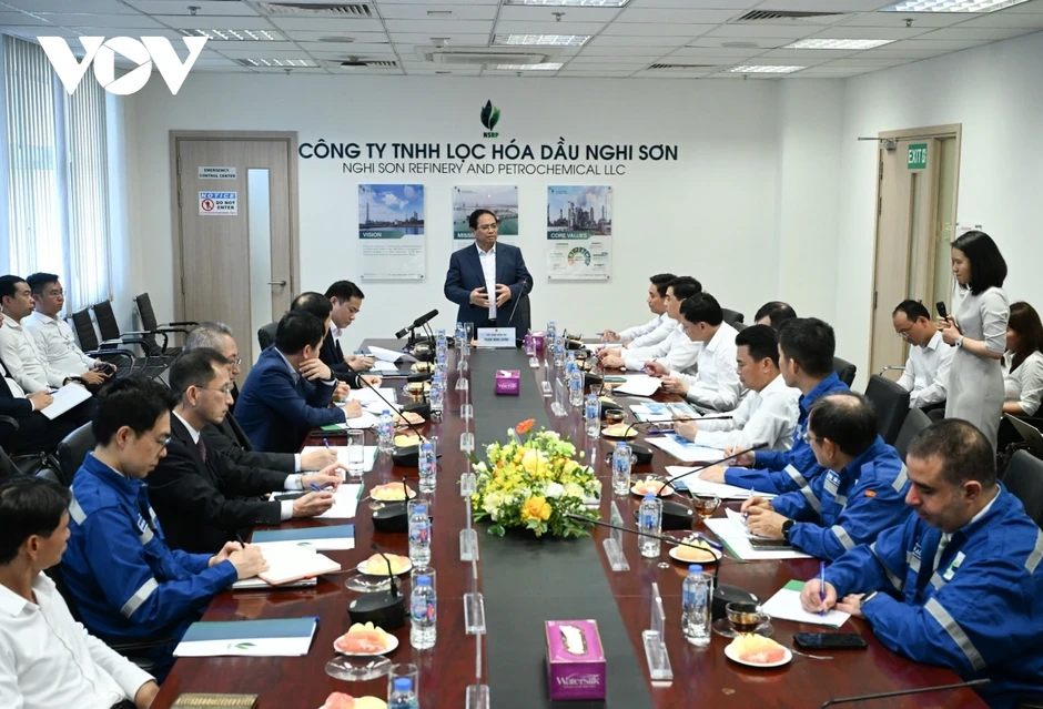 Thủ tướng làm việc tại Nhà máy Lọc hóa dầu Nghi Sơn Thủ tướng làm việc tại Nhà máy Lọc hóa dầu Nghi Sơn