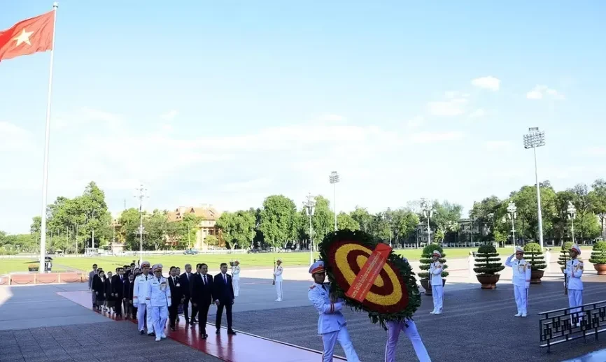 Thủ tướng Lào đặt vòng hoa tưởng niệm Anh hùng liệt sỹ và vào Lăng viếng Chủ tịch Hồ Chí Minh Thủ tướng Lào đặt vòng hoa tưởng niệm Anh hùng liệt sỹ và vào Lăng viếng Chủ tịch Hồ Chí Minh
