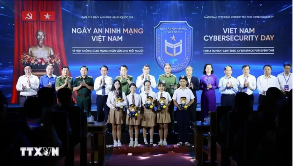 Thủ tướng Lê Minh Hưng: Bảo đảm an ninh mạng phải gắn kết giữa bảo vệ hệ thống và con người Thủ tướng Lê Minh Hưng: Bảo đảm an ninh mạng phải gắn kết giữa bảo vệ hệ thống và con người