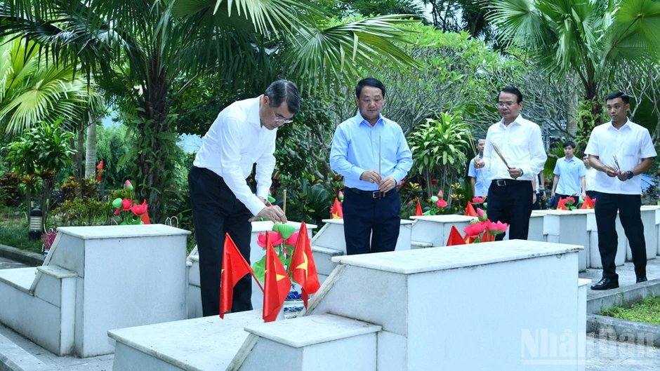 Thủ tướng Lê Minh Hưng chủ trì cuộc làm việc với Ban Thường vụ Tỉnh ủy Tuyên Quang Thủ tướng Lê Minh Hưng chủ trì cuộc làm việc với Ban Thường vụ Tỉnh ủy Tuyên Quang