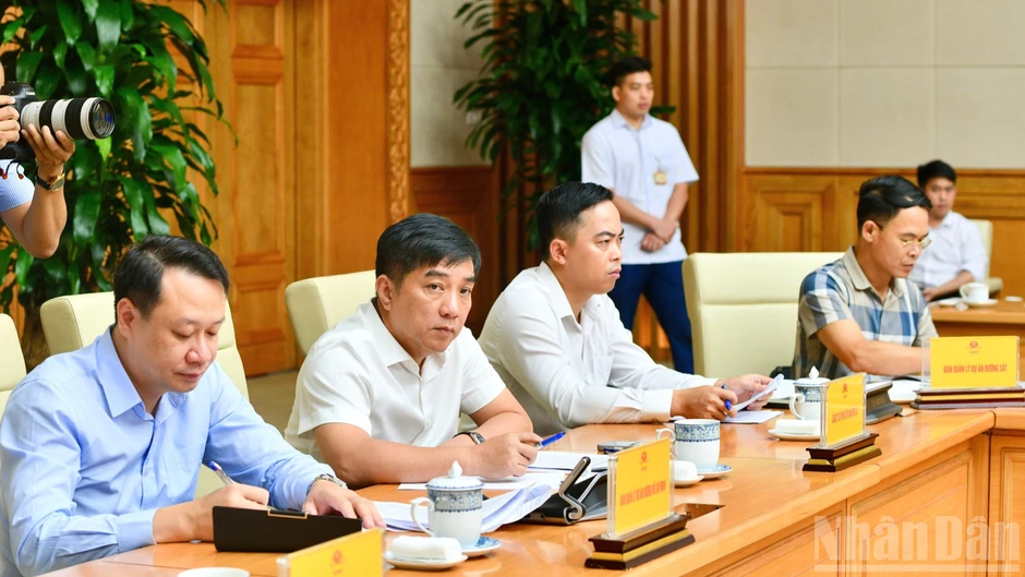 Thủ tướng Lê Minh Hưng chủ trì hội nghị trực tuyến chuyên đề về các dự án, công trình giao thông trọng điểm Thủ tướng Lê Minh Hưng chủ trì hội nghị trực tuyến chuyên đề về các dự án, công trình giao thông trọng điểm