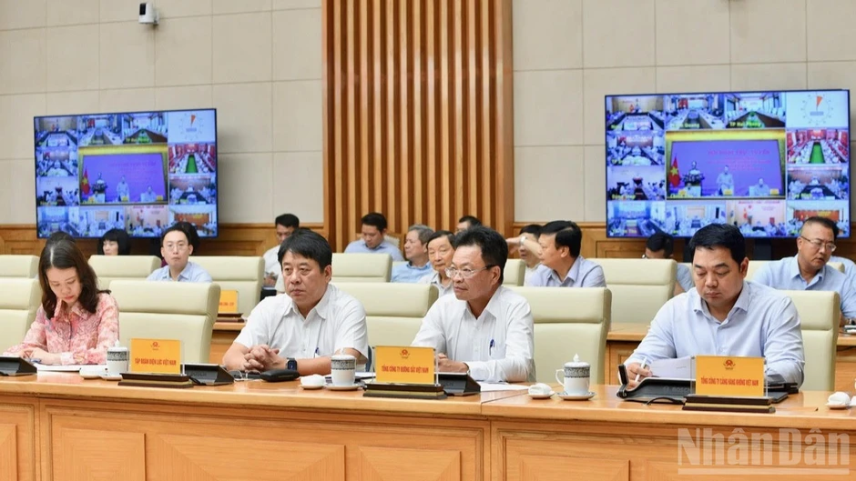 Thủ tướng Lê Minh Hưng chủ trì hội nghị trực tuyến chuyên đề về các dự án, công trình giao thông trọng điểm Thủ tướng Lê Minh Hưng chủ trì hội nghị trực tuyến chuyên đề về các dự án, công trình giao thông trọng điểm
