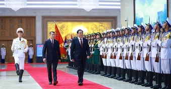 Thủ tướng Lê Minh Hưng chủ trì lễ đón chính thức Thủ tướng Lào