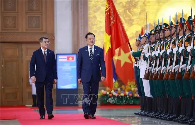 Thủ tướng Lê Minh Hưng chủ trì lễ đón trọng thể Thủ tướng Thái Lan