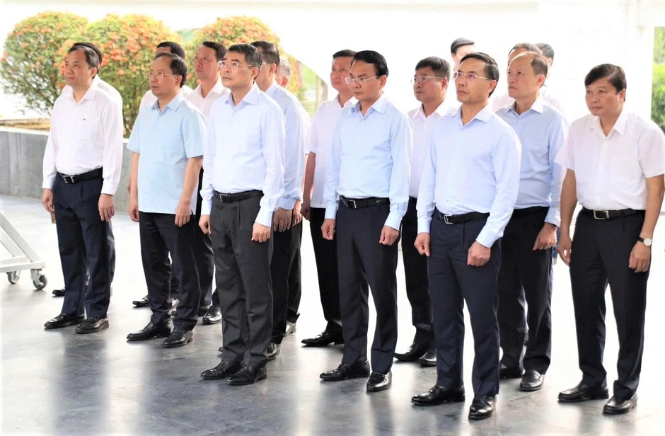 Thủ tướng Lê Minh Hưng dâng hương tại Khu di tích Ngã ba Đồng Lộc Thủ tướng Lê Minh Hưng dâng hương tại Khu di tích Ngã ba Đồng Lộc
