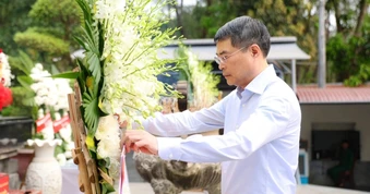 Thủ tướng Lê Minh Hưng dâng hương tại Khu di tích Ngã ba Đồng Lộc