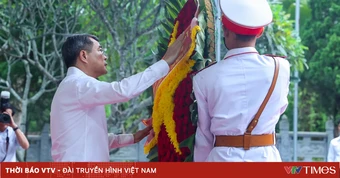 Thủ tướng Lê Minh Hưng dâng hương tại Nghĩa trang liệt sĩ quốc gia Vị Xuyên (Tuyên Quang)