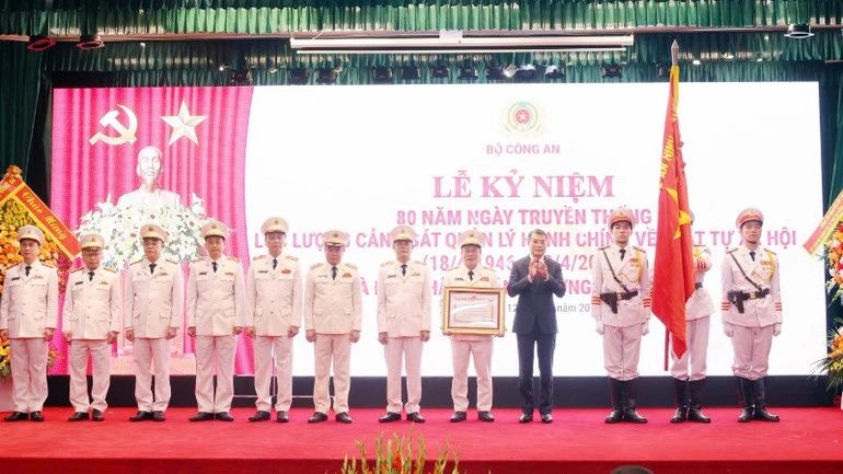 Thủ tướng Lê Minh Hưng dự kỷ niệm 80 năm truyền thống Lực lượng Cảnh sát Quản lý hành chính về trật tự xã hội Thủ tướng Lê Minh Hưng dự kỷ niệm 80 năm truyền thống Lực lượng Cảnh sát Quản lý hành chính về trật tự xã hội