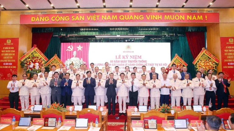 Thủ tướng Lê Minh Hưng dự kỷ niệm 80 năm truyền thống Lực lượng Cảnh sát Quản lý hành chính về trật tự xã hội Thủ tướng Lê Minh Hưng dự kỷ niệm 80 năm truyền thống Lực lượng Cảnh sát Quản lý hành chính về trật tự xã hội