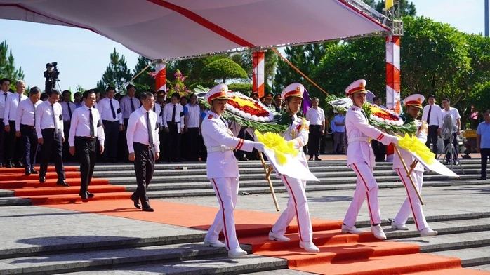 Thủ tướng Lê Minh Hưng dự lễ truy điệu, an táng hài cốt liệt sĩ tại Quảng Trị Thủ tướng Lê Minh Hưng dự lễ truy điệu, an táng hài cốt liệt sĩ tại Quảng Trị