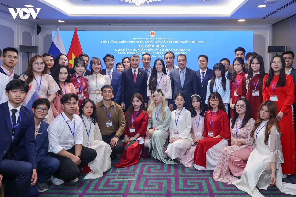 Thủ tướng Lê Minh Hưng gặp mặt các cơ quan đại diện, cộng đồng người Việt tại Nga Thủ tướng Lê Minh Hưng gặp mặt các cơ quan đại diện, cộng đồng người Việt tại Nga