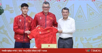 Thủ tướng Lê Minh Hưng gặp mặt, chúc mừng đội tuyển bóng đá nam U17 Việt Nam
