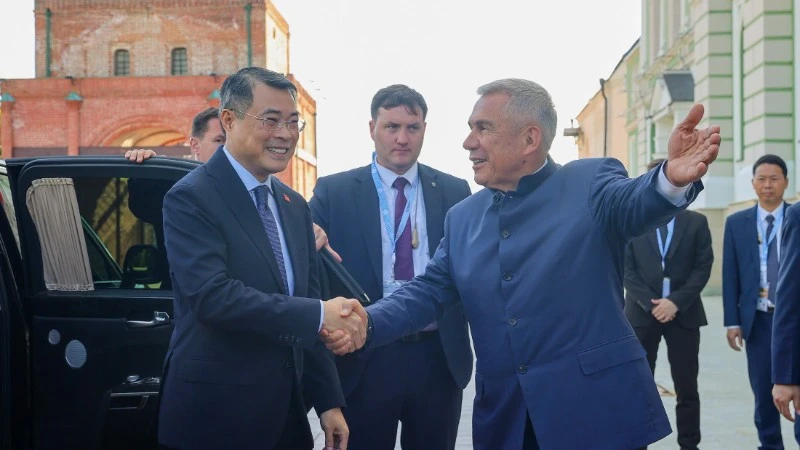 Thủ tướng Lê Minh Hưng gặp người đứng đầu Cộng hòa Tatarstan R.Minnikhanov Thủ tướng Lê Minh Hưng gặp người đứng đầu Cộng hòa Tatarstan R.Minnikhanov