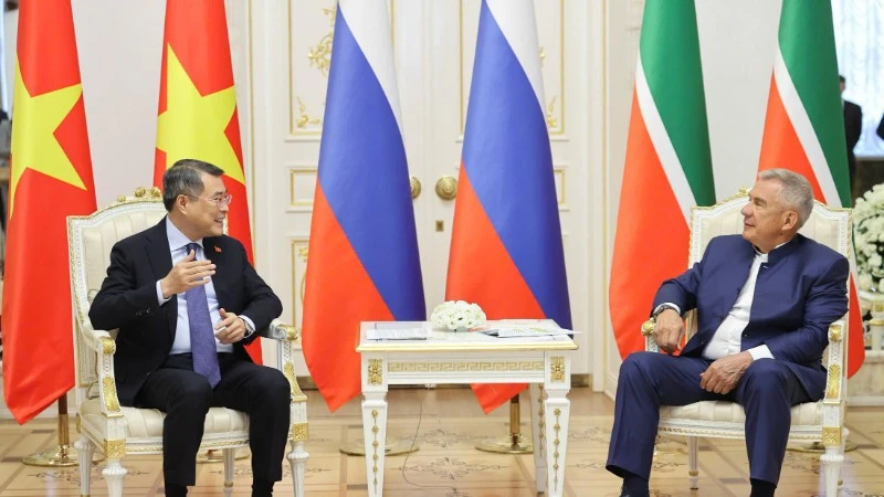 Thủ tướng Lê Minh Hưng gặp người đứng đầu Cộng hòa Tatarstan R.Minnikhanov Thủ tướng Lê Minh Hưng gặp người đứng đầu Cộng hòa Tatarstan R.Minnikhanov