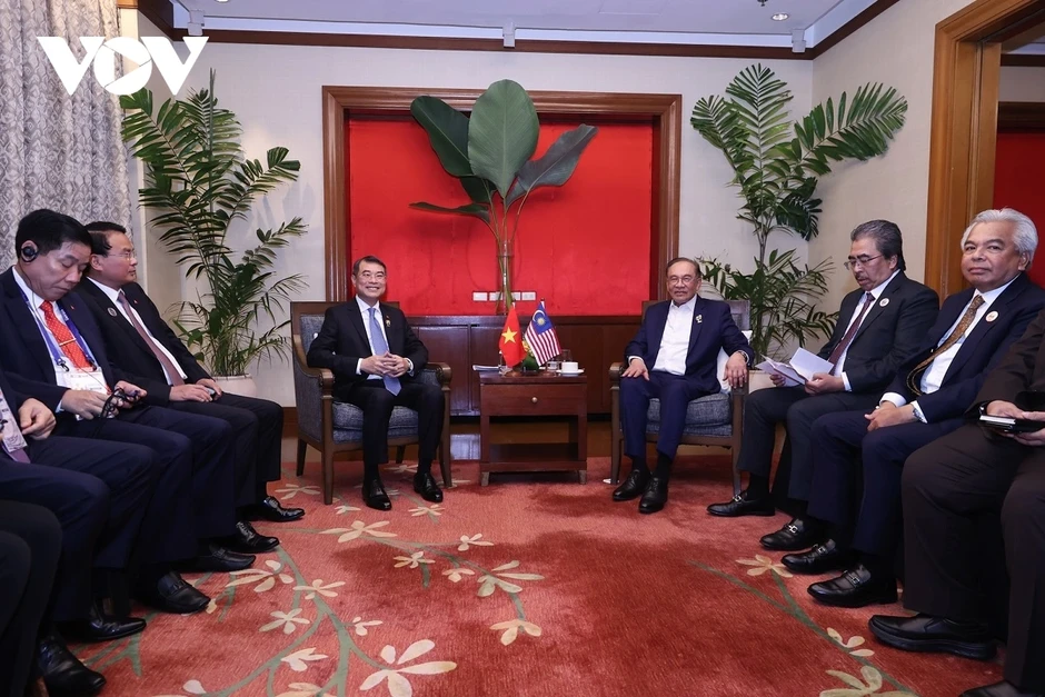 Thủ tướng Lê Minh Hưng gặp Thủ tướng Malaysia Anwar Ibrahim Thủ tướng Lê Minh Hưng gặp Thủ tướng Malaysia Anwar Ibrahim