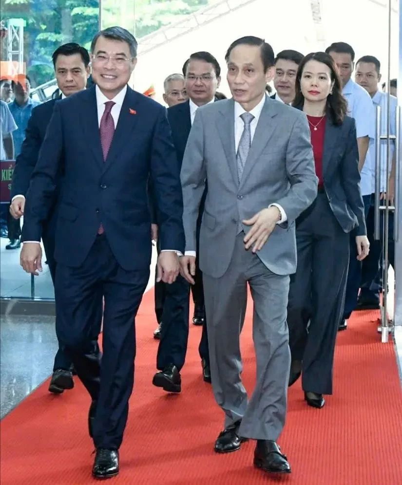 Thủ tướng Lê Minh Hưng giao 6 nhiệm vụ cho ngành ngoại giao Thủ tướng Lê Minh Hưng giao 6 nhiệm vụ cho ngành ngoại giao