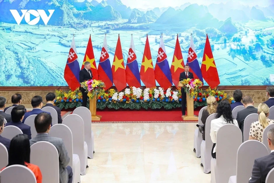 Thủ tướng Lê Minh Hưng hội đàm với Thủ tướng Cộng hòa Slovakia Robert Fico Thủ tướng Lê Minh Hưng hội đàm với Thủ tướng Cộng hòa Slovakia Robert Fico