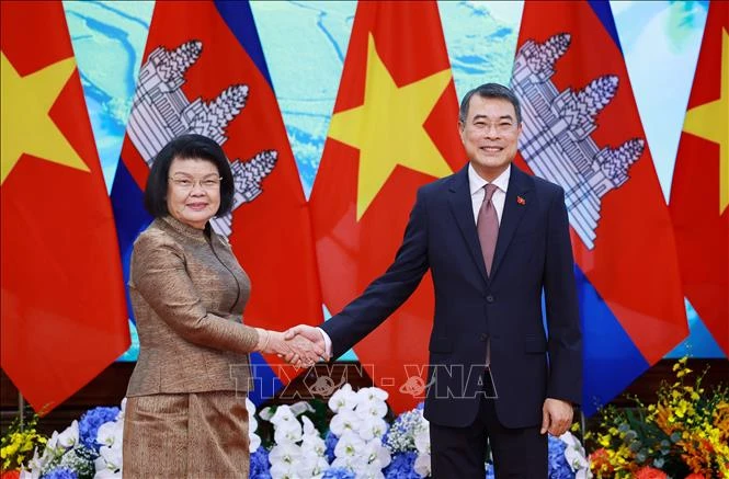 Thủ tướng Lê Minh Hưng hội kiến Chủ tịch Quốc hội Campuchia Thủ tướng Lê Minh Hưng hội kiến Chủ tịch Quốc hội Campuchia