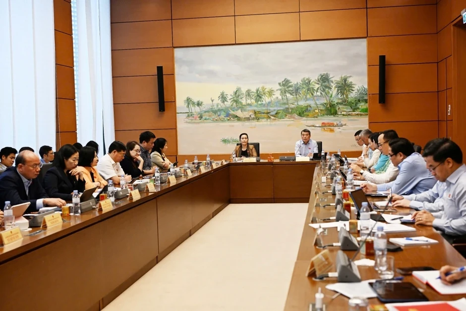 Thủ tướng Lê Minh Hưng: Không chấp nhận tăng trưởng nóng nếu gây ra bất ổn vĩ mô Thủ tướng Lê Minh Hưng: Không chấp nhận tăng trưởng nóng nếu gây ra bất ổn vĩ mô
