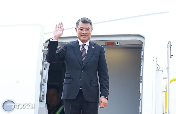 Thủ tướng Lê Minh Hưng lên đường công tác tại Nga Thủ tướng Lê Minh Hưng lên đường công tác tại Nga