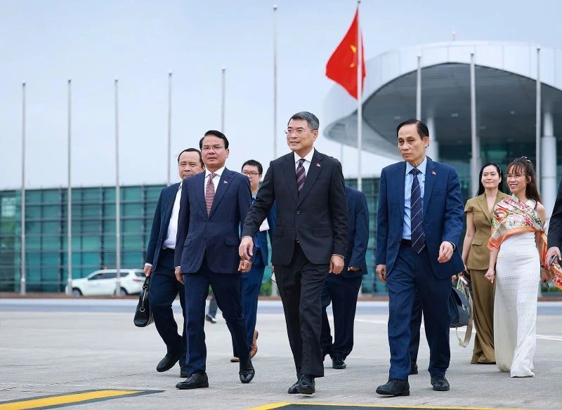 Thủ tướng Lê Minh Hưng lên đường dự Hội nghị Cấp cao ASEAN-Nga trên chuyến bay thương mại Vietjet Thủ tướng Lê Minh Hưng lên đường dự Hội nghị Cấp cao ASEAN-Nga trên chuyến bay thương mại Vietjet