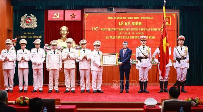 Thủ tướng Lê Minh Hưng: Tên gọi "Cảnh sát hình sự" mãi là niềm tin cậy của Nhân dân Thủ tướng Lê Minh Hưng: Tên gọi "Cảnh sát hình sự" mãi là niềm tin cậy của Nhân dân