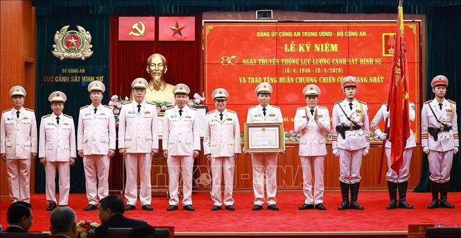 Thủ tướng Lê Minh Hưng: Tên gọi "Cảnh sát hình sự" mãi là niềm tin cậy của Nhân dân Thủ tướng Lê Minh Hưng: Tên gọi "Cảnh sát hình sự" mãi là niềm tin cậy của Nhân dân